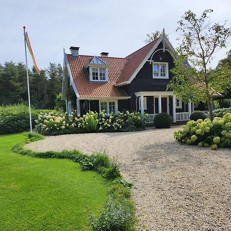 나르덴 Huize Koempoelan B&B 외부 사진