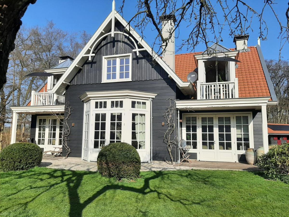 나르덴 Huize Koempoelan B&B 외부 사진