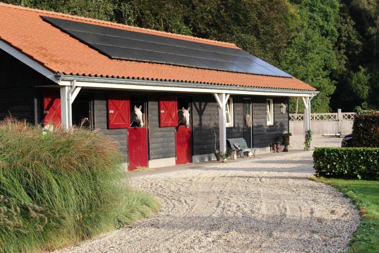 나르덴 Huize Koempoelan B&B 외부 사진
