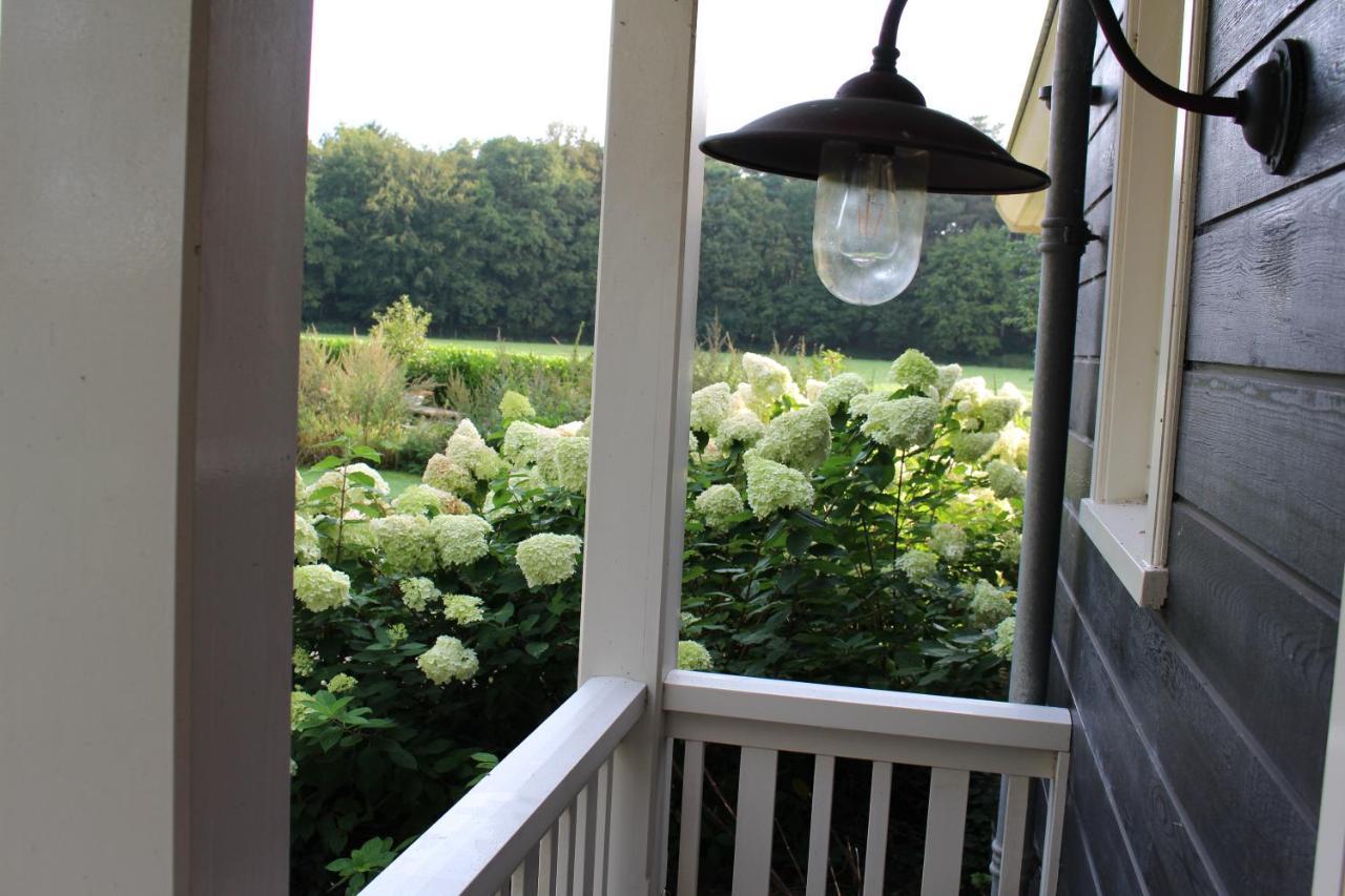 나르덴 Huize Koempoelan B&B 외부 사진
