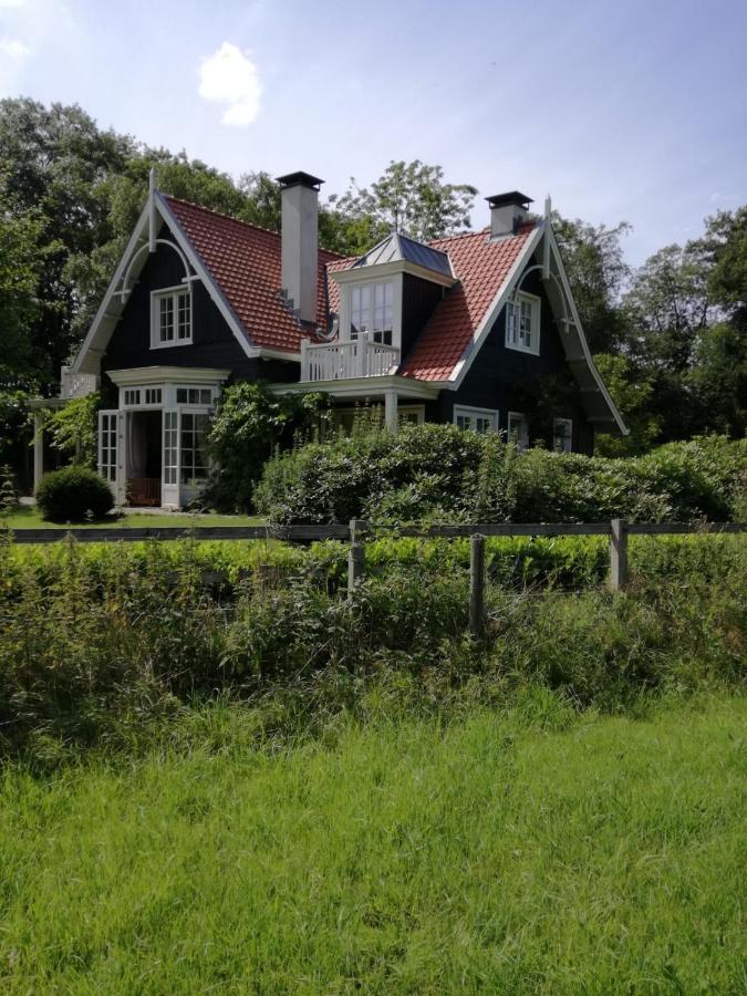 나르덴 Huize Koempoelan B&B 외부 사진
