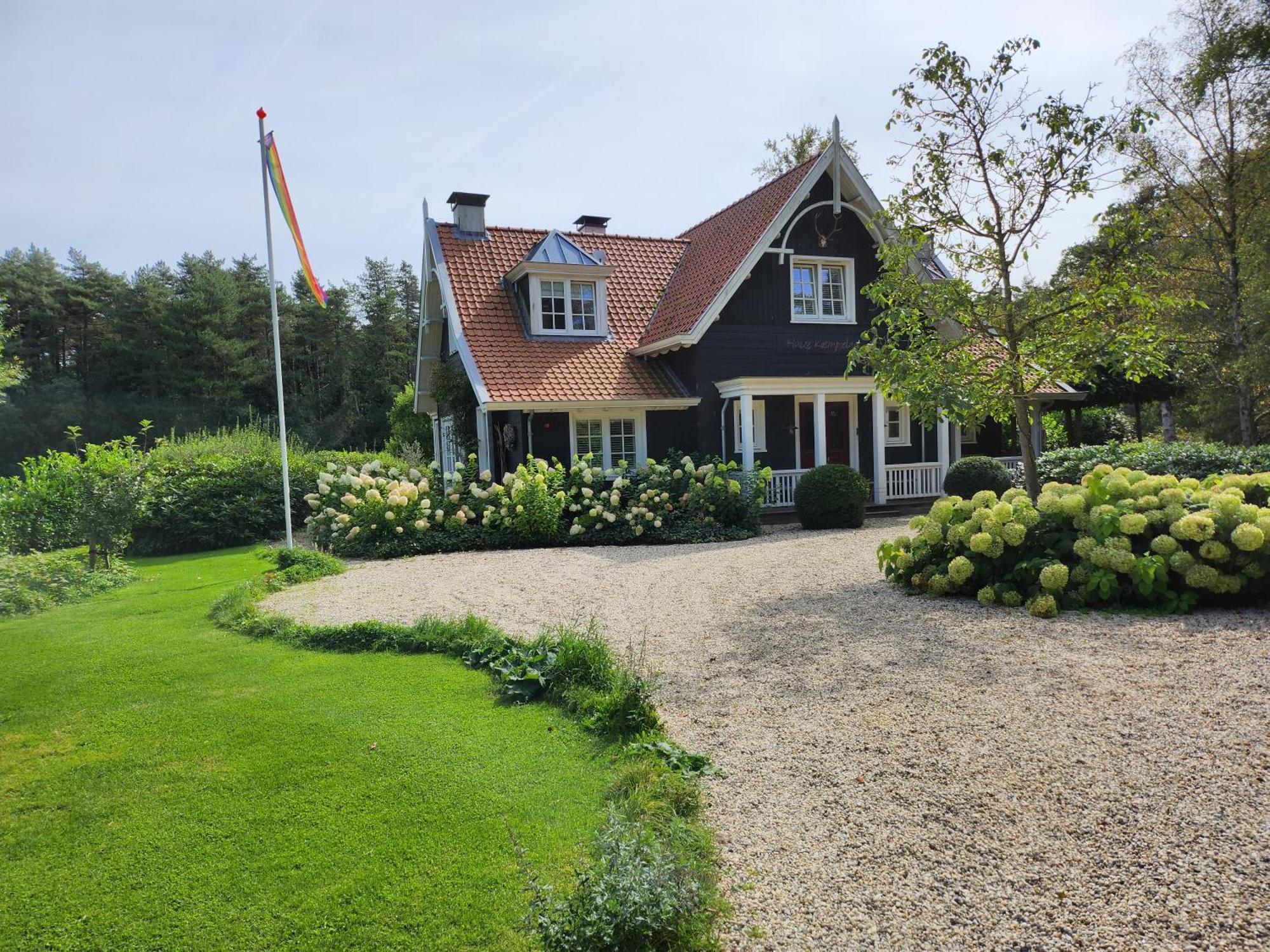 나르덴 Huize Koempoelan B&B 외부 사진