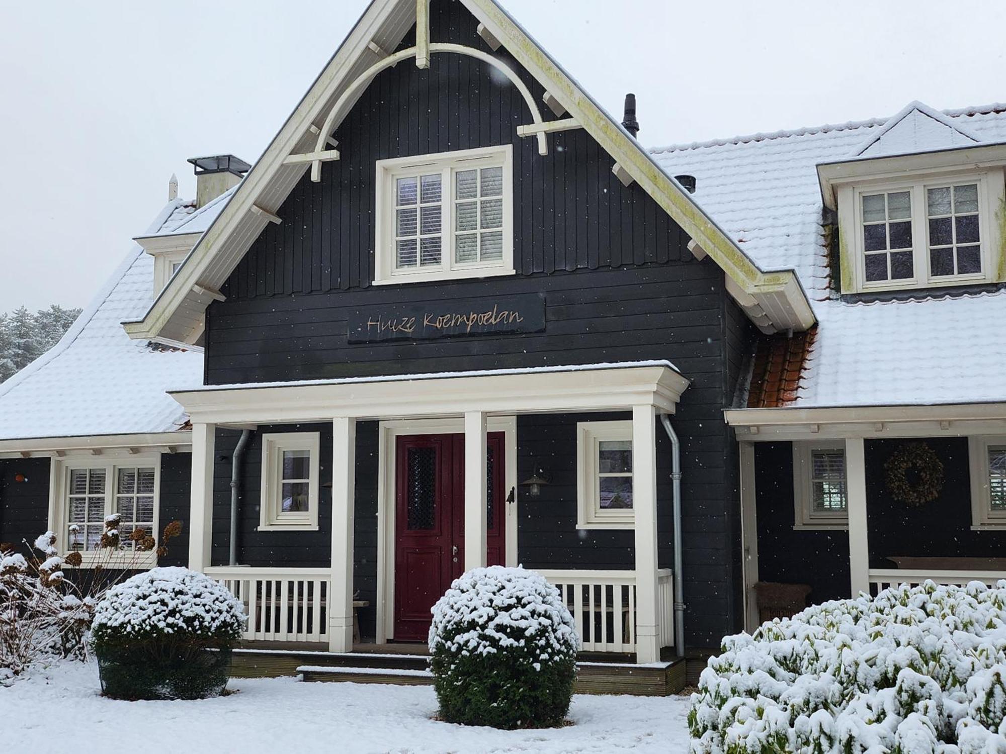 나르덴 Huize Koempoelan B&B 외부 사진
