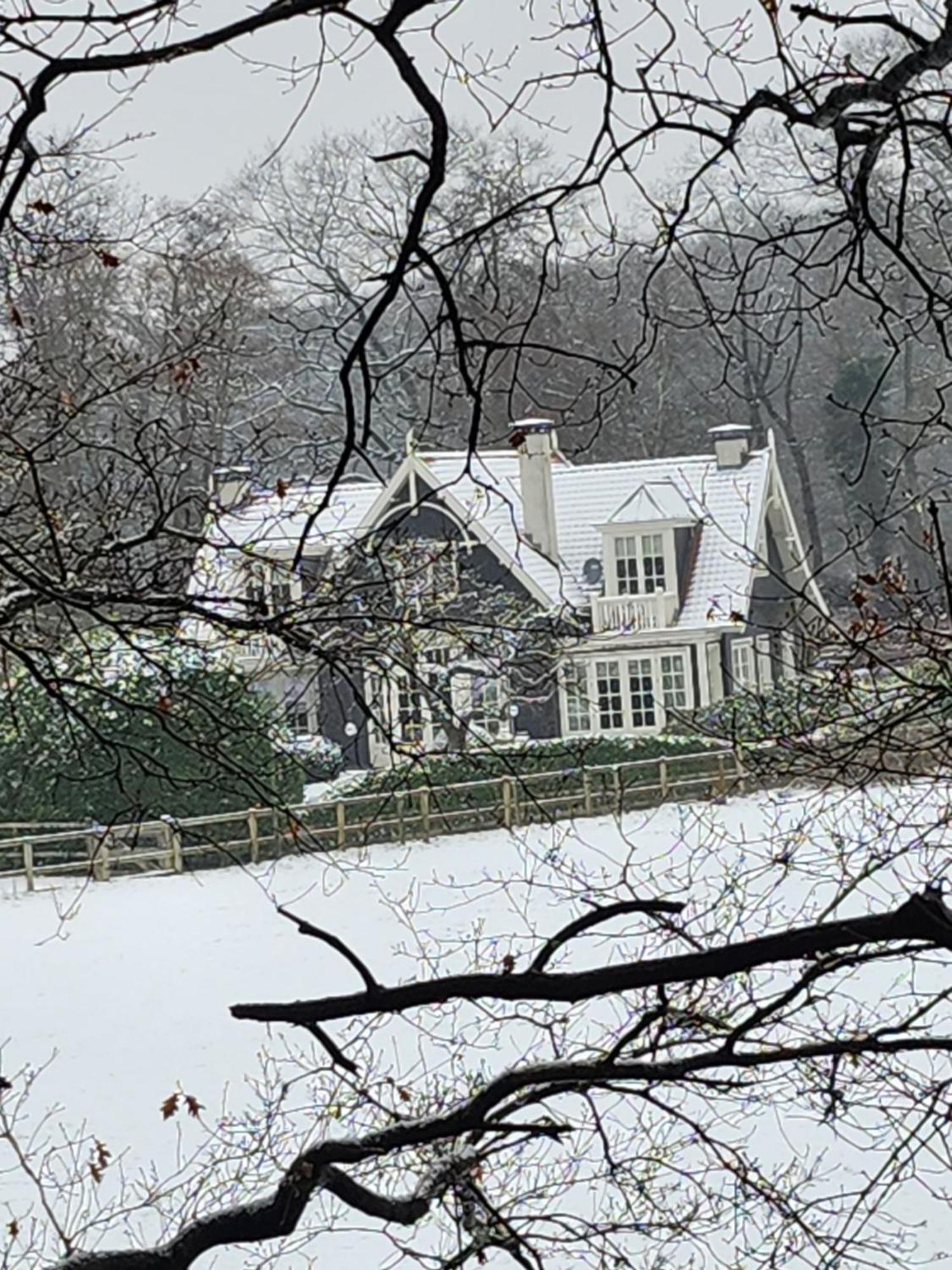나르덴 Huize Koempoelan B&B 외부 사진