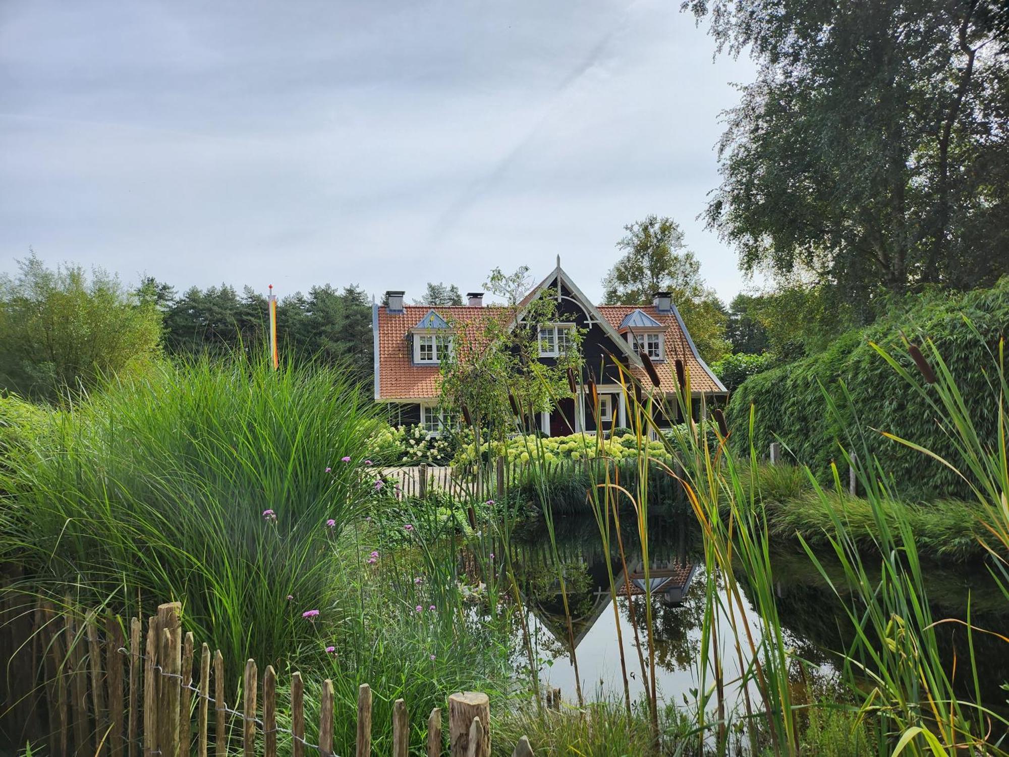 나르덴 Huize Koempoelan B&B 외부 사진