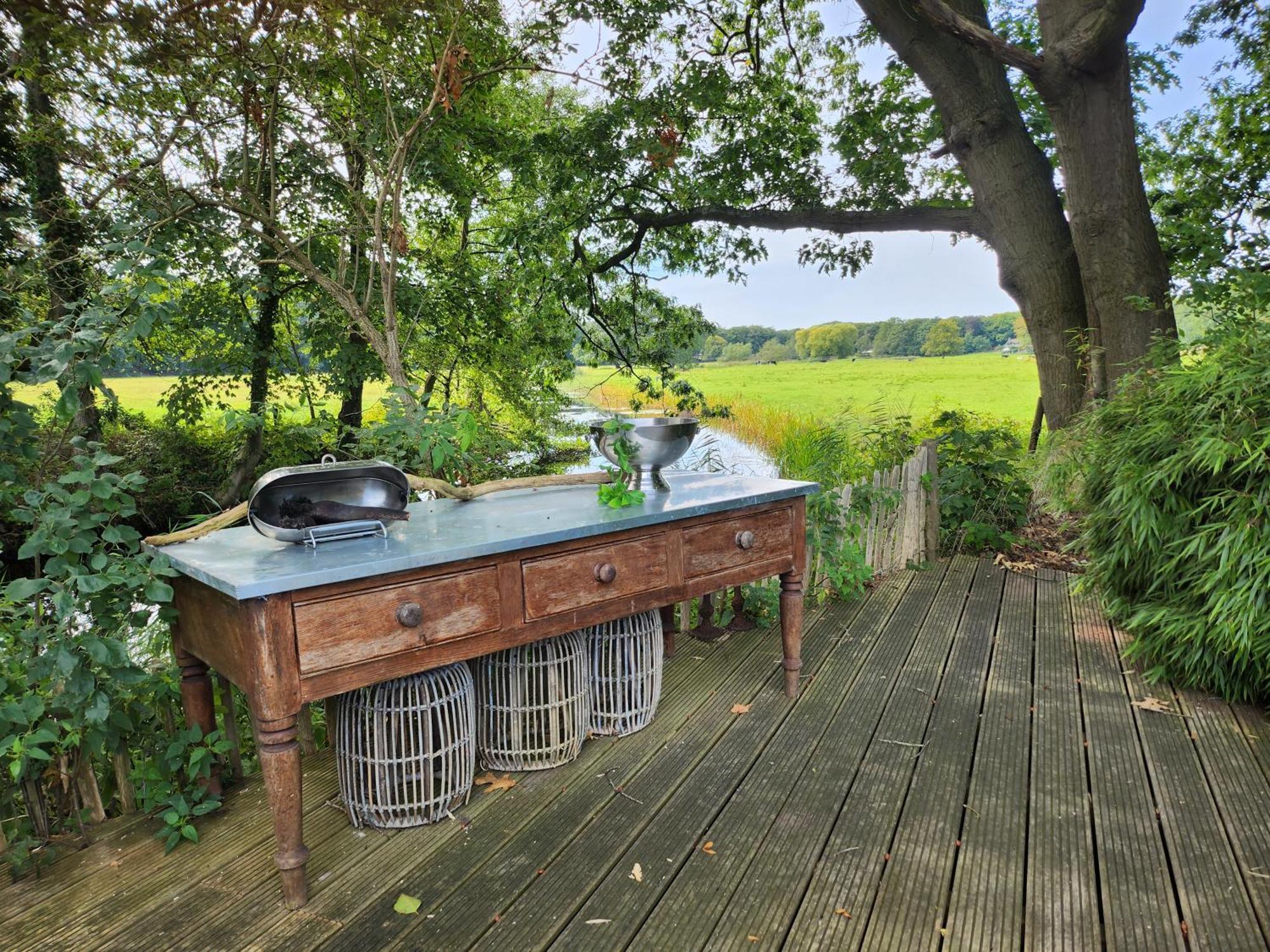나르덴 Huize Koempoelan B&B 외부 사진
