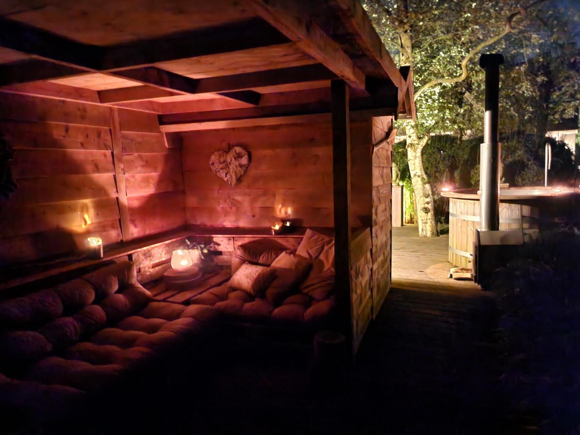 나르덴 Huize Koempoelan B&B 외부 사진